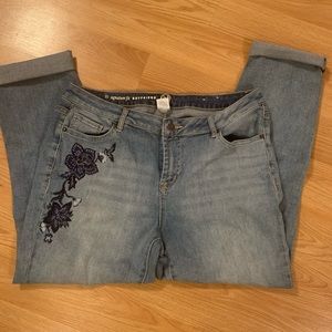 Embroidered boyfriend jeans